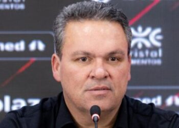 Presidente do Atlético-GO, Adson Batista critica Lula e o PT ao falar sobre bets e defende que contratos de patrocínio já assinados pelos clubes sejam respeitados.