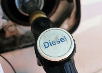 Governo mantém subsídio de R$ 2,12 por litro ao diesel por mais 30 dias. Portaria da Fazenda foi publicada em edição extra do Diário Oficial da União.