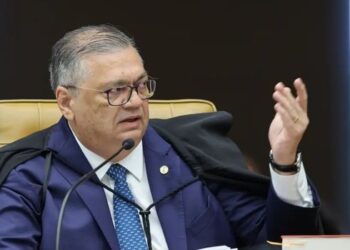 Lula cobra transparência no STF diante do caso Master e defende mudanças nos critérios de escolha e mandato de ministros.