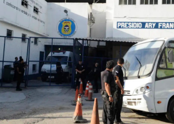 Pesquisa aponta que famílias de pessoas presas gastam até 69,4% do salário mínimo com visitas semanais e itens levados aos detentos.