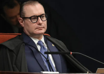 Cristiano Zanin pede ao TRE-PR responsabilização de envolvidos na divulgação de dados fiscais e bancários dele e da esposa em processo eleitoral de Deltan Dallagnol.