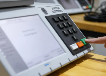 Assédio eleitoral no trabalho ganha atenção antes das eleições de 2026. Saiba o que caracteriza a prática e onde denunciar.