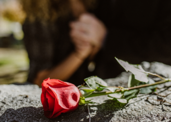 Justiça mantém preso o PM Vinícius Costa Silva, investigado pela morte da esposa, Larissa Cruz Morata, em Embu das Artes, na Grande São Paulo.