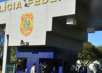 ADPF questiona decisão de André Mendonça que afastou diretores da PF, fala em crise institucional e defende mudanças na escolha do diretor-geral.