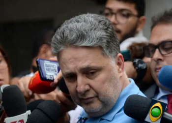 TRE-RJ indefere por unanimidade a candidatura de Anthony Garotinho ao governo do Rio. Defesa afirma que candidato seguirá na disputa e pode recorrer ao TSE.