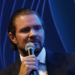 Relatórios da PF descrevem festas privadas ligadas a Daniel Vorcaro em São Paulo e Angra, com convidados influentes e relatos de drogas e mulheres contratadas.