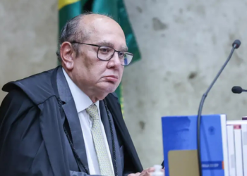 Gilmar Mendes vota no STF pela validade das novas regras de inelegibilidade e propõe que mudanças vigorem por 18 meses antes de revisão pelo Congresso.