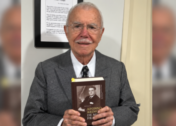 José Sarney, de 96 anos, está internado em São Luís após uma infecção respiratória evoluir para pneumonia. Segundo o hospital, quadro é estável.