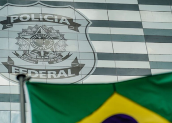 Pedido da Polícia Federal ao STF para acessar dados de pessoas com foro citadas em relatório do Coaf sobre o Banco Master está sem decisão há seis meses.