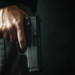 Rio de Janeiro apreendeu 4.308 armas entre janeiro e agosto de 2026, alta de 10,3%. ISP também aponta 595 fuzis retirados das ruas e queda da letalidade violenta no acumulado do ano.
