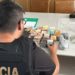 Polícia Federal apreende R$ 600 mil em espécie com uma mulher em Niterói durante ação relacionada à apuração de possíveis crimes eleitorais.