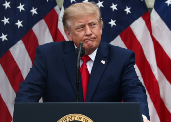 Relatório da Abin alerta para riscos de interferência dos EUA nas eleições de 2026 e analisa tensões diplomáticas e comerciais entre Brasil e Washington.