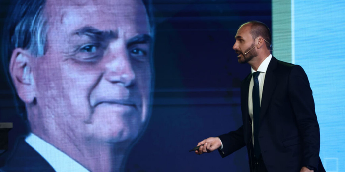 STF mantém condenação de Eduardo Bolsonaro a quatro anos e dois meses de prisão por coação no curso do processo envolvendo Jair Bolsonaro.