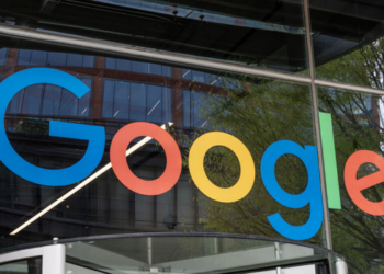 Google é multado em R$ 2,38 bilhões na Europa por irregularidades no uso de dados de localização. Empresa terá seis meses para adequar seus serviços.