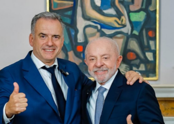 Lula e Yamandú Orsi discutem exportação de carne para a China, regulamentação das bets e ponte binacional durante encontro em Nova York.