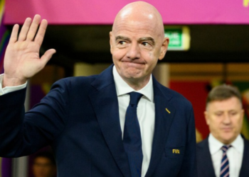 FIFA acusa UEFA de promover desinformação sobre projeto comercial ligado à Copa do Mundo. Disputa chegou à Justiça dos Estados Unidos e envolve Gianni Infantino.