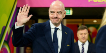 FIFA acusa UEFA de promover desinformação sobre projeto comercial ligado à Copa do Mundo. Disputa chegou à Justiça dos Estados Unidos e envolve Gianni Infantino.