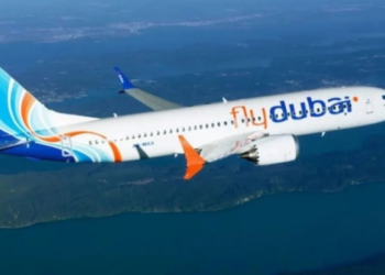 Voo da Flydubai faz pouso de emergência na Arábia Saudita após confronto entre pilotos. Caso deixou feridos e levantou suspeita inicial de sequestro.