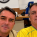 Flávio Bolsonaro voltou a visitar Jair Bolsonaro nesta terça-feira (13), em Brasília, após o fim da suspensão determinada pelo STF.