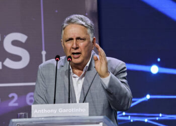 TSE manda anular votos de Garotinho e decisão pode alterar disputa pelo governo do Rio.