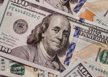 Ibovespa fecha setembro com alta de 5,03%, enquanto dólar recua 0,15%. Veja os fatores que movimentaram os mercados no último pregão do mês.