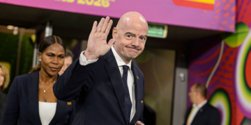 Federação Suíça de Futebol retira apoio à candidatura de Gianni Infantino à presidência da FIFA após questionamentos sobre governança e transparência.