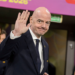 Federação Suíça de Futebol retira apoio à candidatura de Gianni Infantino à presidência da FIFA após questionamentos sobre governança e transparência.