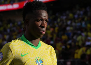  Brasil vence a Índia por 4 a 0 em Calcutá, com gols de Estêvão, Pedro e Samuel Lino, e fecha sequência de amistosos internacionais.