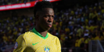  Brasil vence a Índia por 4 a 0 em Calcutá, com gols de Estêvão, Pedro e Samuel Lino, e fecha sequência de amistosos internacionais.