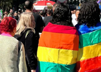  Plataforma Sentinela identifica 13 mil comentários ofensivos contra candidaturas LGBT+ nas eleições de 2026 e mais de 11 mil contas envolvidas.