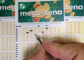 Mega-Sena acumula após o concurso 3066 e prêmio pode chegar a R$ 92 milhões na terça-feira (6). Confira os números sorteados e os ganhadores.