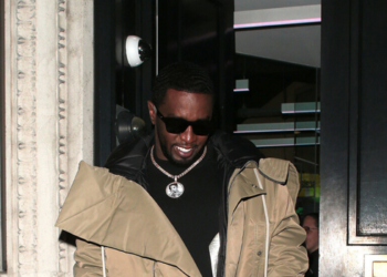 P. Diddy foi levado a um hospital após sofrer um ferimento na cabeça enquanto estava preso em Nova Jersey, segundo informações do TMZ.