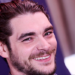 Morte de RJ Mitte, ator conhecido por interpretar Walter White Jr. em “Breaking Bad”, repercute entre fãs. Circunstâncias seguem sob investigação.