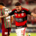 Flamengo vence o Fluminense e reassume a liderança do Brasileirão com 64 pontos, um à frente do Palmeiras. Veja os resultados e a situação da tabela.