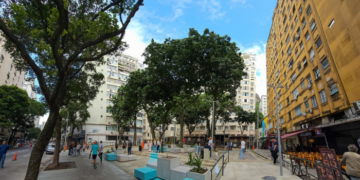 Prefeitura do Rio inaugura a revitalização da Praça Sarah Kubitschek, em Copacabana, com novos brinquedos, parcão, academia para idosos e acessibilidade.