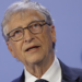 Bill Gates alerta para os riscos da inteligência artificial, incluindo ataques cibernéticos e bioterrorismo, e defende regras mais rígidas para a tecnologia.