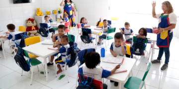 Escolas públicas têm até 31 de outubro para escolher livros e materiais pedagógicos da educação infantil pelo PNLD 2026-2029.