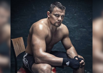  Ex-boxeador russo Denis Boitsov morre aos 40 anos. Atleta venceu 36 lutas profissionais e deixou os ringues após acidente grave em Berlim.