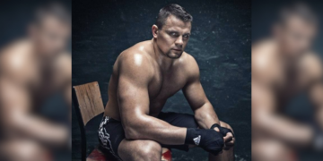 Ex-boxeador russo Denis Boitsov morre aos 40 anos. Atleta venceu 36 lutas profissionais e deixou os ringues após acidente grave em Berlim.