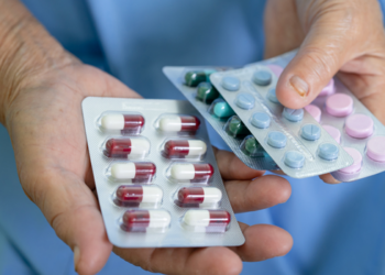 Anvisa determina apreensão dos lotes Z005197 e Z012354 do Keytruda após suspeita de falsificação de medicamento usado contra o câncer.