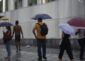 Rio de Janeiro terá chuva, raios e ventos de até 76 km/h neste domingo (25), dia do segundo turno das eleições, segundo o Alerta Rio.
