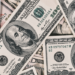 Dólar sobe 8,21% e fecha a R$ 5,403, enquanto Ibovespa cai 13,88% após a vitória de Lula, em pregão marcado por forte volatilidade.