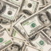 Dólar cai 1,07% e fecha a R$ 5,349, enquanto Ibovespa recua 0,51%. Mercado acompanha incertezas fiscais e expectativas para o próximo governo.