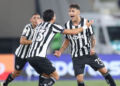 Brasileirão inicia a 33ª rodada nesta quarta-feira (28), com Flamengo e Palmeiras separados por um ponto e clubes lutando contra o rebaixamento.