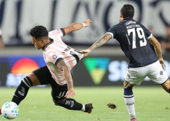 Remo vence Botafogo por 2 a 1 e segue na luta contra o rebaixamento, enquanto Bahia derrota São Paulo por 3 a 2 e busca vaga na Libertadores.