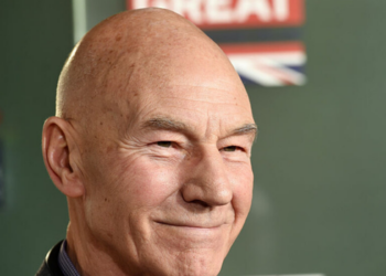 Patrick Stewart, ator de Star Trek e X-Men, morre aos 86 anos em Los Angeles. Artista enfrentava Alzheimer e demência com corpos de Lewy.