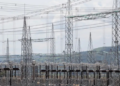 Aneel prevê três leilões de transmissão de energia em 2027, com potencial para atrair mais de R$ 50 bilhões em investimentos no Brasil.