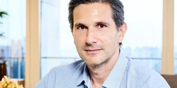 Grupo Globo demite Frederic Kachar após divulgação de conversas com Daniel Vorcaro. Veja o que motivou a decisão.