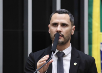 Cleitinho Azevedo, do Republicanos, é eleito governador de Minas Gerais no primeiro turno das Eleições 2026, com cerca de 55% dos votos válidos.