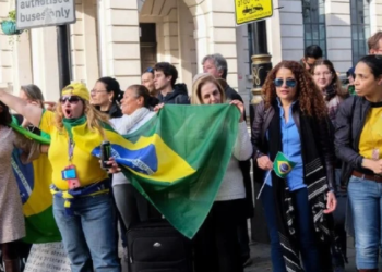 Pelo menos 50 brasileiros não conseguiram votar em Londres após descobrirem que seus registros eleitorais estavam vinculados a Edimburgo nas Eleições 2026.